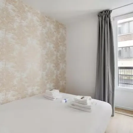 Moret Art Flat 1B Hockney Apartman